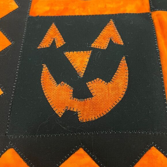 Halloween Wall Hanging Machine Stitched Spooky Jack O’ Lanterns & bat 18”x18” - Picture 4 of 6
